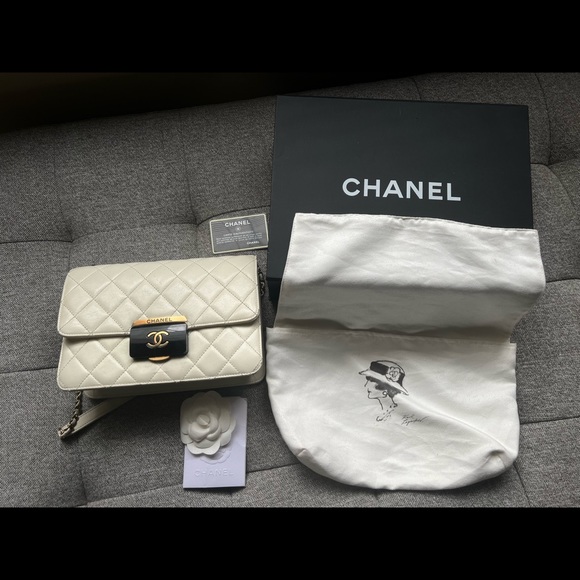 SOLD - Chanel Flap Bag - Picture 9 of 11